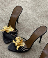 Schwarze Stiletto-Sandalen aus Kunstleder mit Blumenmuster