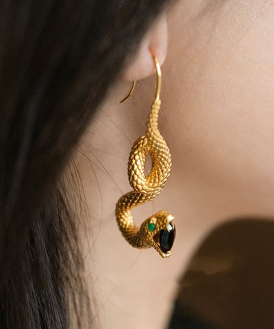 Pendientes colgantes con forma de serpiente, esmeralda y ágata negra en oro de 14 quilates, estilo retro  Pendientes colgantes con forma de serpiente, esmeralda y ágata negra en oro de 14 quilates, estilo retro