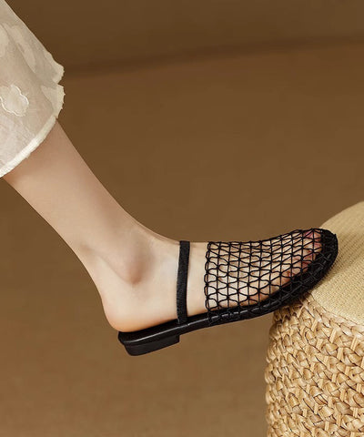 Sandalias negras de moda con aberturas y malla transpirable  Sandalias negras de moda con aberturas y malla transpirable