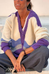 Strickjacke mit farblich kontrastierendem Revers und Einsätzen