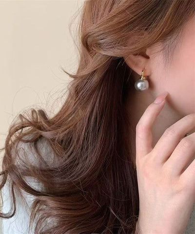 Pendientes de perla con sobredorado de cobre dorado de moda  Pendientes de perla con sobredorado de cobre dorado de moda