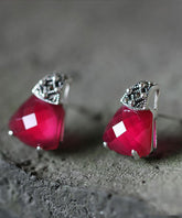 Elegantes pendientes de plata de ley roja con incrustaciones de piedras preciosas