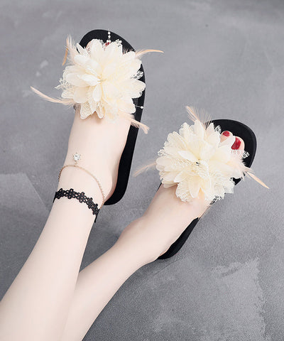 Nuevas sandalias de playa con flores de moda y punta abierta  Nuevas sandalias de playa con flores de moda y punta abierta