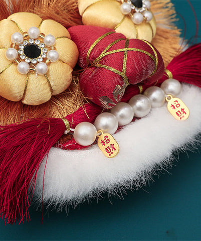 Zapatos planos rojos con bordado hecho a mano y cuentas para uñas  Zapatos planos rojos con bordado hecho a mano y cuentas para uñas