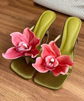 Grüne, handgefertigte High Heels mit Blumenmuster und Spleiß-Design