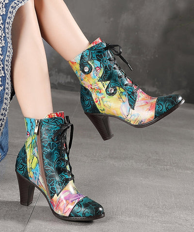 Blaue Bohemian-Stiefel mit Schnürung, geprägtem Spleiß und klobigem Absatz  Blaue Bohemian-Stiefel mit Schnürung, geprägtem Spleiß und klobigem Absatz