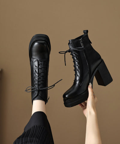 Braune Stiefel aus Rindsleder mit Schnürung und klobigem Absatz  Braune Stiefel aus Rindsleder mit Schnürung und klobigem Absatz