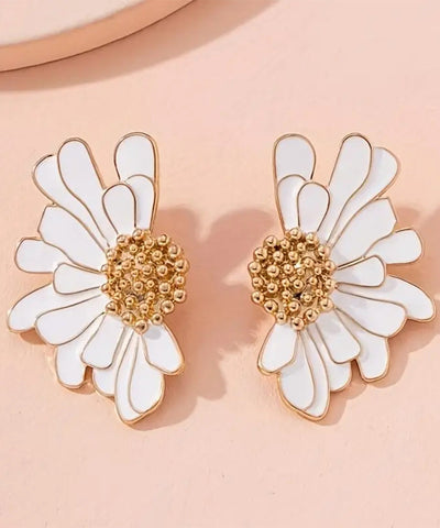 Oversize Black Sterling Silver Alloy Little Daisy Stud Earrings Oversize Black Sterling Silver Alloy Little Daisy Stud Earrings