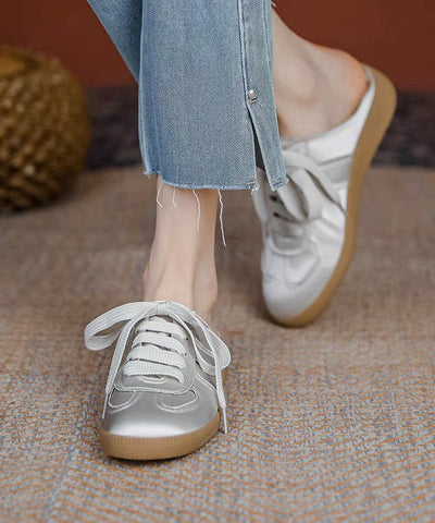 Sandalias negras de piel sintética con tiras cruzadas y cómodas con cordones  Sandalias negras de piel sintética con tiras cruzadas y cómodas con cordones