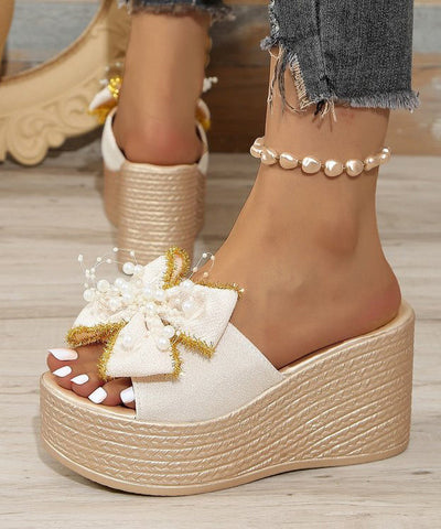 Schwarze Sandalen mit Keilabsatz und Schleife und Peep Toe  Schwarze Sandalen mit Keilabsatz und Schleife und Peep Toe