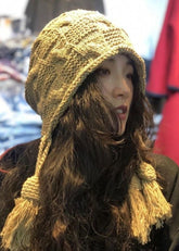 Gorro de punto grueso moderno con protección auditiva de color caqui