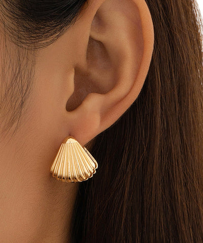 Modern Gold Sterling Silver Overgild Shell Stud Earrings Modern Gold Sterling Silver Overgild Shell Stud Earrings