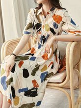 Kayla Elegantes, tailliertes Kleid mit Blumenmuster