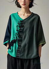 Elegante blusa de algodón con patchwork y volantes en gris oscuro con mangas tipo pulsera