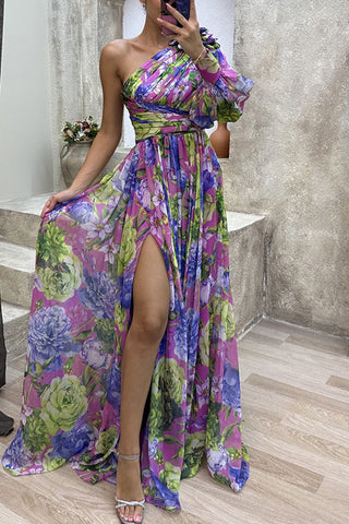 Grünes elegantes Abendkleid mit Blumenmuster und Schlitz  Grünes elegantes Abendkleid mit Blumenmuster und Schlitz