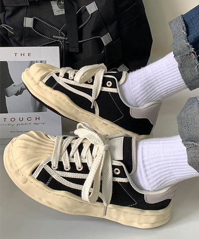 Zapatos planos casuales de plataforma negra con cordones  Zapatos planos casuales de plataforma negra con cordones