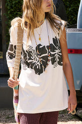 Camiseta holgada de manga corta con cuello redondo y estampado floral