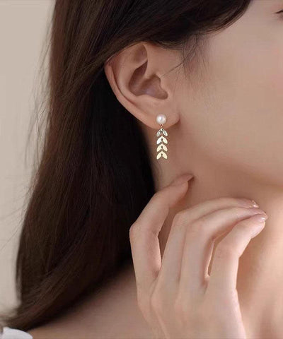 Pendientes de plata de ley dorada con espigas de trigo y perlas doradas  Pendientes de plata de ley dorada con espigas de trigo y perlas doradas