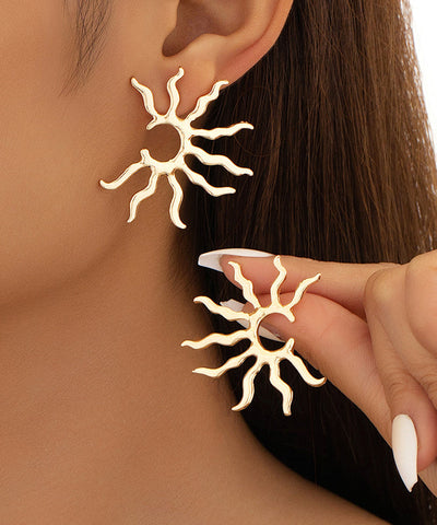 Oversize Gold Copper Alloy Sun Stud Earrings Oversize Gold Copper Alloy Sun Stud Earrings