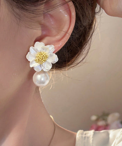 Original Design White Acrylic Alloy Floral Pearl Stud Earrings Original Design White Acrylic Alloy Floral Pearl Stud Earrings