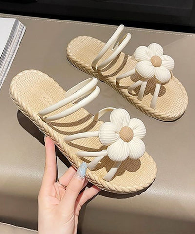 Sandalias con punta abierta y diseño floral en verde para vacaciones en la playa  Sandalias con punta abierta y diseño floral en verde para vacaciones en la playa