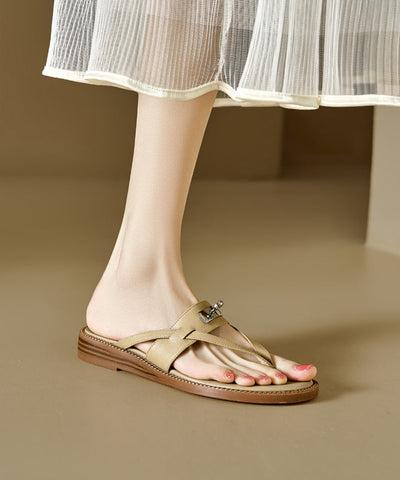 Sandalias estilo chanclas bohemias con tiras de piel sintética marrón  Sandalias estilo chanclas bohemias con tiras de piel sintética marrón