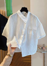 Blusas sueltas blancas asimétricas de algodón con botones de verano