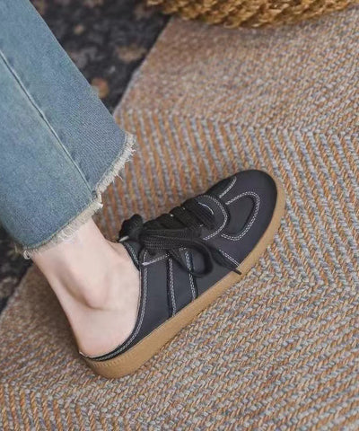 Sandalias negras de piel sintética con tiras cruzadas y cómodas con cordones  Sandalias negras de piel sintética con tiras cruzadas y cómodas con cordones