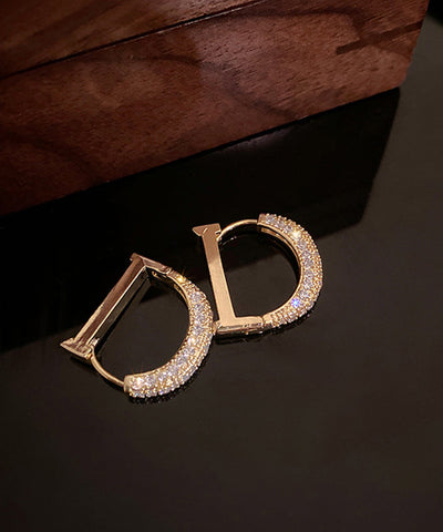 Pendientes de aro tipo D con circonitas de aleación de cobre y oro de moda  Pendientes de aro tipo D con circonitas de aleación de cobre y oro de moda