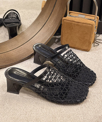 Sandalias gruesas y elegantes con diseño de malla transpirable en color negro  Sandalias gruesas y elegantes con diseño de malla transpirable en color negro