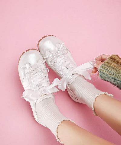 Lässige flache Schuhe mit Schleife und Kreuzriemen aus rosa Kunstleder  Lässige flache Schuhe mit Schleife und Kreuzriemen aus rosa Kunstleder