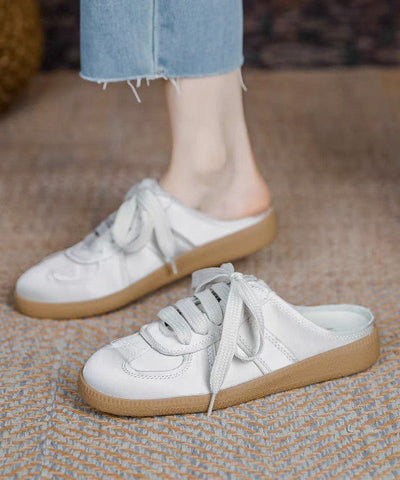 Sandalias negras de piel sintética con tiras cruzadas y cómodas con cordones  Sandalias negras de piel sintética con tiras cruzadas y cómodas con cordones