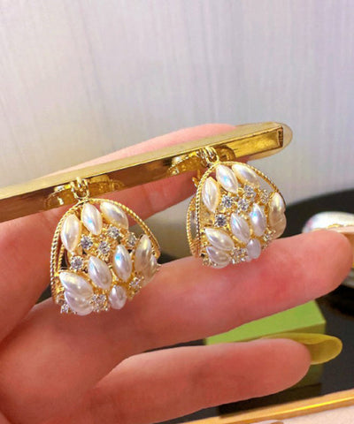 Pendientes de aro con diseño de cesta de flores, perla, circonita y cobre dorados a la moda  Pendientes de aro con diseño de cesta de flores, perla, circonita y cobre dorados a la moda