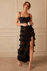 Maxikleid mit Rüschen und Korsettschlitz in Schwarz