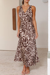 Vestido midi con escote en V profundo de Taylan Brown