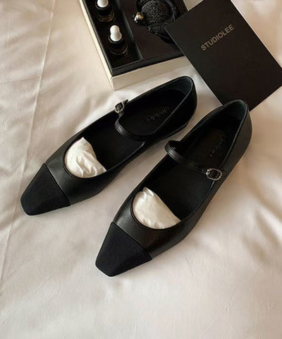 Zapatos planos franceses plateados con punta cuadrada, hebilla y correa  Zapatos planos franceses plateados con punta cuadrada, hebilla y correa