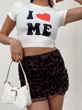 Camiseta corta ajustada con cuello redondo y estampado gráfico de letras y corazones de melocotón para mujer, ropa de verano para mujer