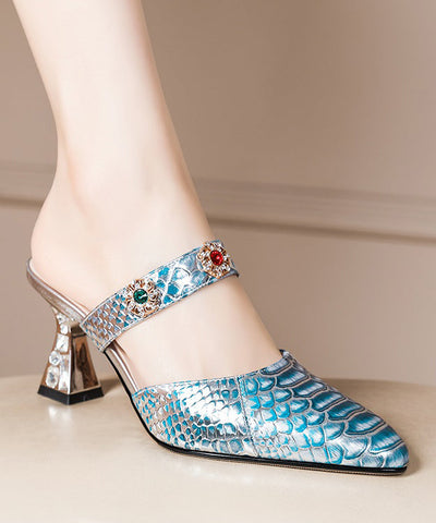 Sandalias de tacón grueso con punta puntiaguda y diseño elegante de empalme azul  Sandalias de tacón grueso con punta puntiaguda y diseño elegante de empalme azul