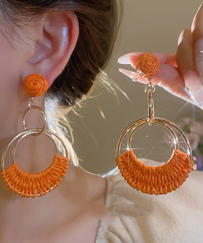 Pendientes colgantes de aleación de plata de ley naranja con diseño trenzado de paja.  Pendientes colgantes de aleación de plata de ley naranja con diseño trenzado de paja.