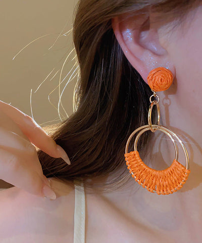 Pendientes colgantes de aleación de plata de ley naranja con diseño trenzado de paja.  Pendientes colgantes de aleación de plata de ley naranja con diseño trenzado de paja.