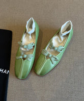 Bequeme Ballerinas mit feiner Schleife aus grünem Schaffell