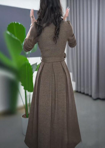 Vestido largo francés con cuello Peter Pan, cintura anudada y botones favorecedores para primavera  Vestido largo francés con cuello Peter Pan, cintura anudada y botones favorecedores para primavera