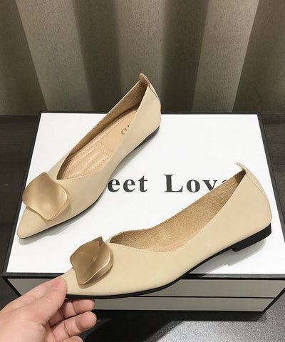 Zapatos planos con diseño de boutique, de piel sintética color caqui y punta puntiaguda con lentejuelas  Zapatos planos con diseño de boutique, de piel sintética color caqui y punta puntiaguda con lentejuelas