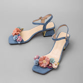 Betty Sandalen mit Knöchelriemen und Blumenmuster