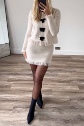 Meridress Pullover mit Rundhalsausschnitt, ausgefranstem Saum, Taschen und Schleife