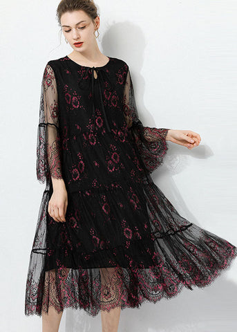 Vestido de verano de tul con retazos de encaje calado y cuello redondo negro a la moda  Vestido de verano de tul con retazos de encaje calado y cuello redondo negro a la moda