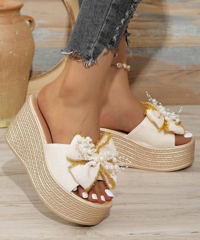 Schwarze Sandalen mit Keilabsatz und Schleife und Peep Toe  Schwarze Sandalen mit Keilabsatz und Schleife und Peep Toe