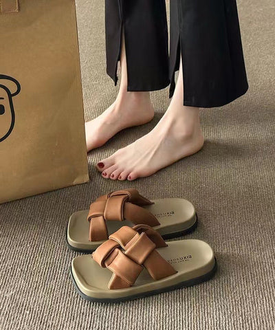 Sandalias de plataforma francesa beige con punta abierta  Sandalias de plataforma francesa beige con punta abierta