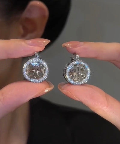Pendientes modernos de seda con círculos de circonitas  Pendientes modernos de seda con círculos de circonitas