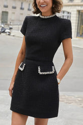 Exquisites und verspieltes Minikleid aus Tweedstoff mit Perlenbesatz und kurzen Ärmeln und Taschen